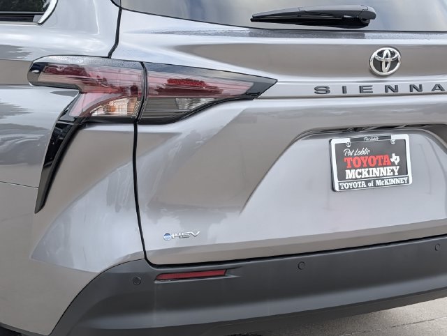 Certified 2026 Toyota Sienna XLE FWD image 8