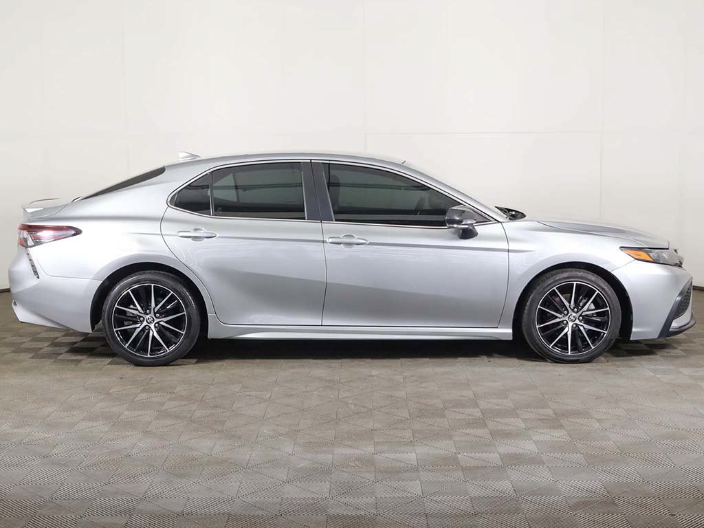 Used 2022 Toyota Camry SE FWD image 14