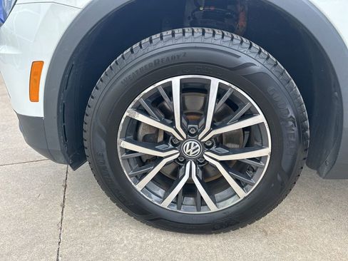 Used 2020 Volkswagen Tiguan SE w/ Panoramic Sunroof Package image 34
