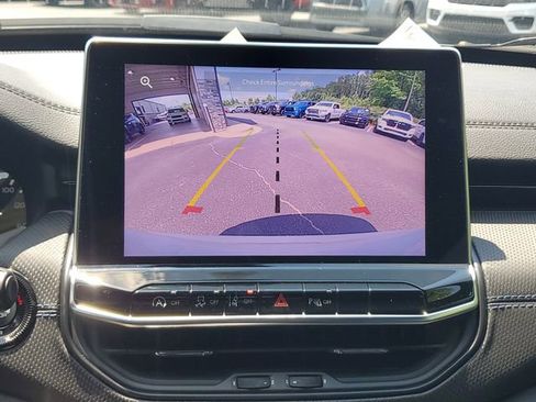 New 2025 Jeep Compass Limited w/ Sun & Sound Group image 29