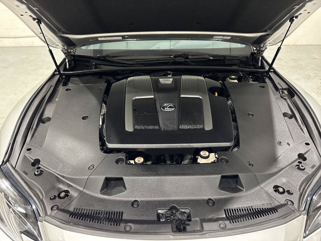 Used 2018 Lexus LS 500 w/ Accessory Package (Z1) RWD image 17