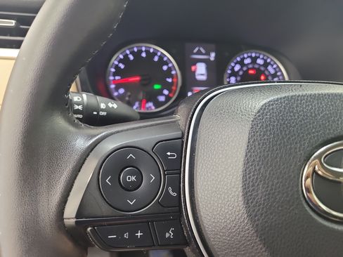 Certified 2022 Toyota RAV4 XLE Premium FWD image 30