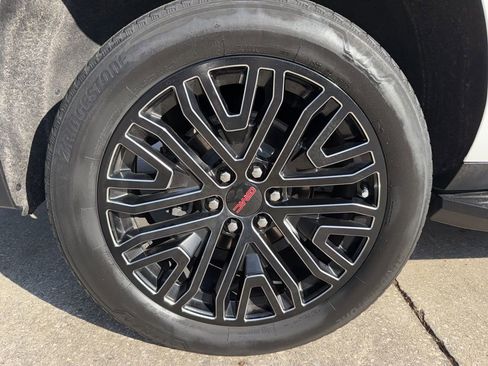 Used 2021 Chevrolet Suburban LT image 36