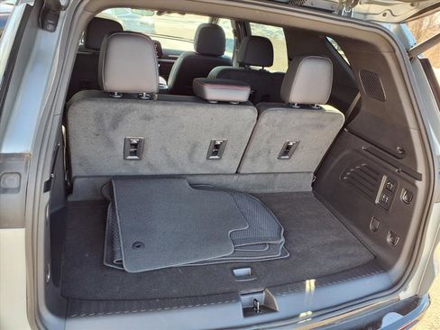 Used 2024 Chevrolet Traverse RS w/ LPO, Floor Liner Package image 33