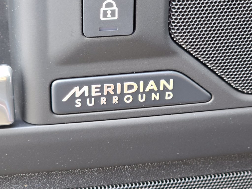 New 2026 Land Rover Defender 130 X-Dynamic SE AWD/4WD image 8