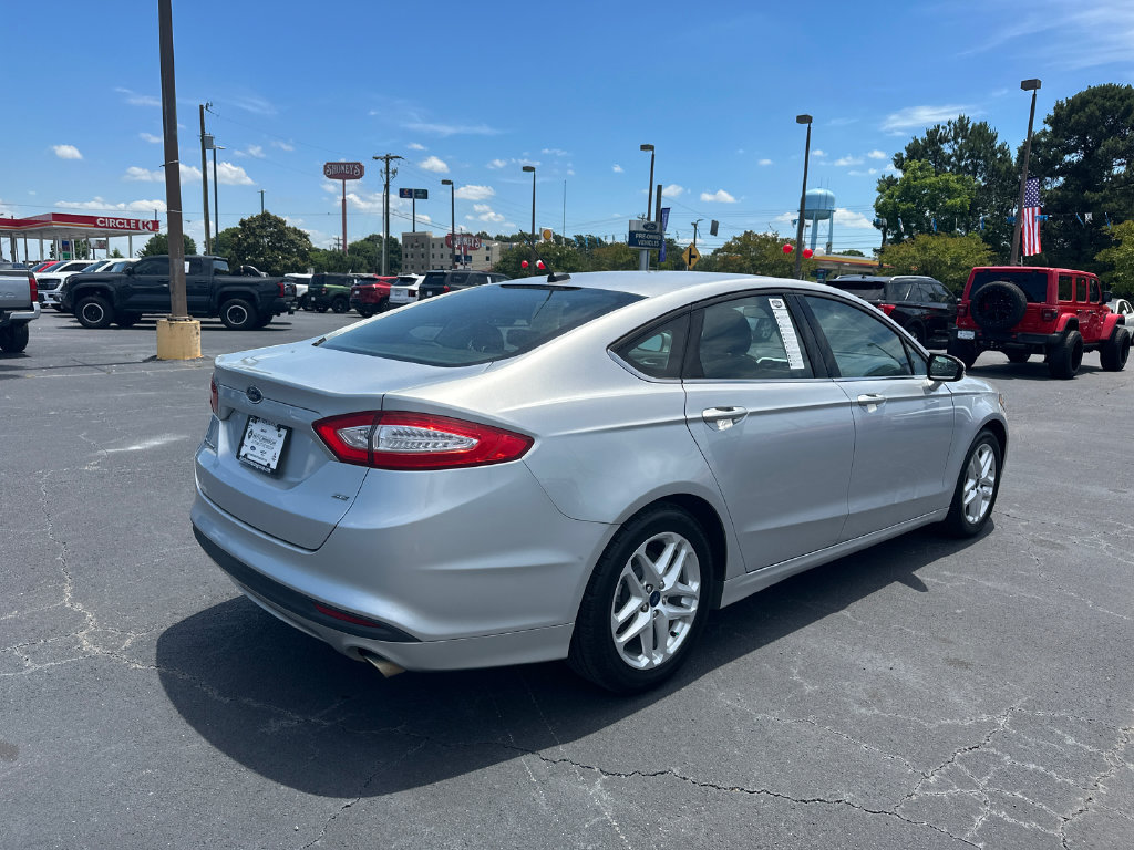 Used 2015 Ford Fusion SE FWD image 7