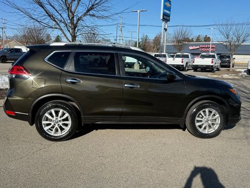Used 2017 Nissan Rogue SV image 5