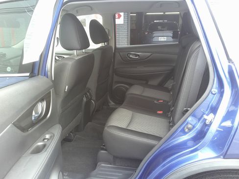 Used 2020 Nissan Rogue SV image 17