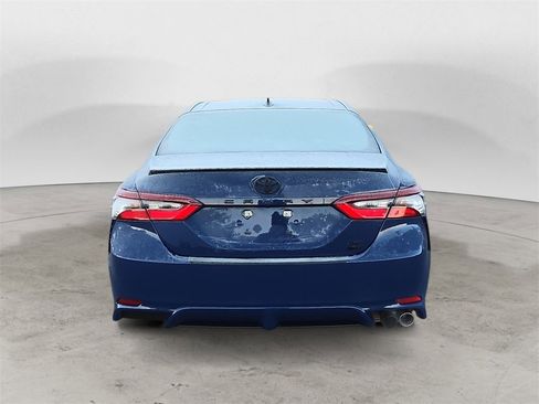 Used 2024 Toyota Camry SE image 4