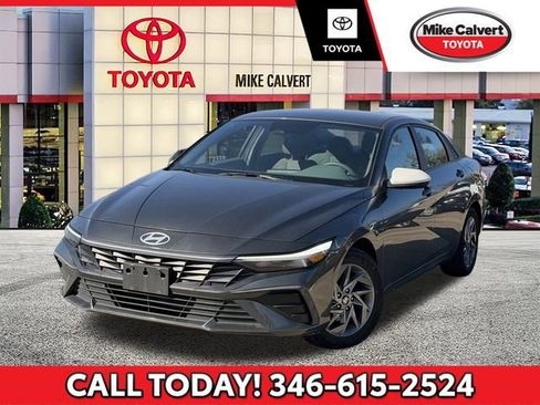 Used 2024 Hyundai Elantra SEL image 1