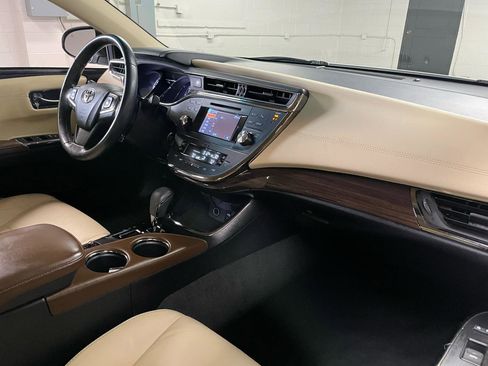Used 2013 Toyota Avalon XLE FWD image 17