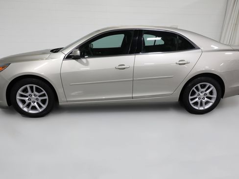 Used 2016 Chevrolet Malibu LT w/ Power Convenience Package image 13