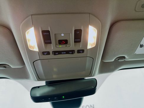 Used 2024 Toyota Highlander Limited image 18