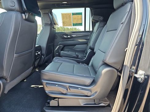 Used 2023 GMC Yukon XL Denali w/ Denali Reserve Package image 19