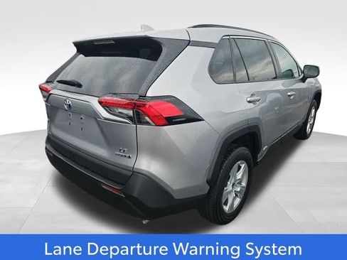 Used 2021 Toyota RAV4 LE image 6