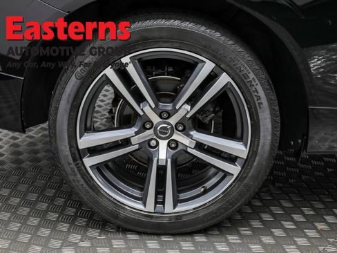 Used 2019 Volvo XC60 T5 Momentum w/ Multimedia Package image 30