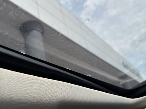 Used 2021 Land Rover Discovery Sport S image 5