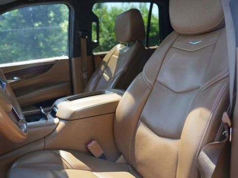 Used 2017 Cadillac Escalade Platinum AWD/4WD image 11