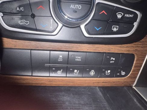 Used 2013 RAM 1500 Laramie RWD image 42