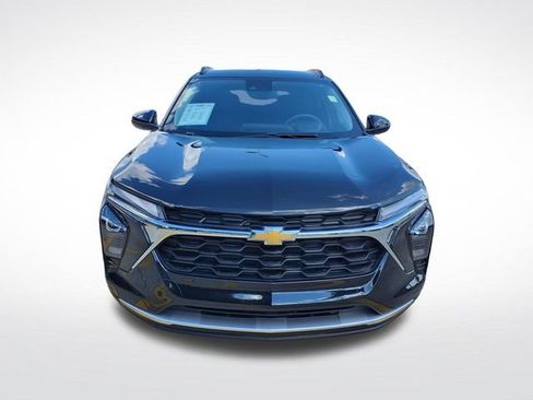 Used 2026 Chevrolet Trax LT FWD image 2