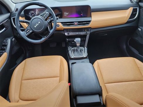 Used 2024 Kia Seltos SX w/ SX Sunroof Package image 18