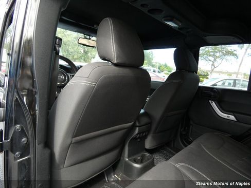 Used 2017 Jeep Wrangler Unlimited Sahara w/ Connectivity Group image 41