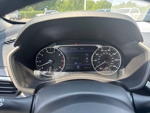 Used 2025 Nissan Altima 2.5 SV FWD image 13