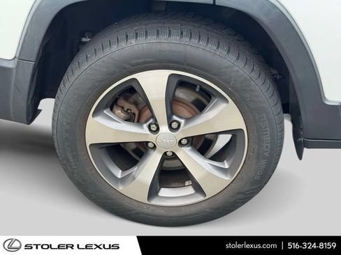Used 2021 Jeep Cherokee Limited w/ Mopar Interior Package AWD/4WD image 9