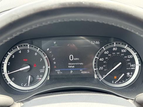 Used 2021 Toyota Highlander XLE AWD/4WD image 28