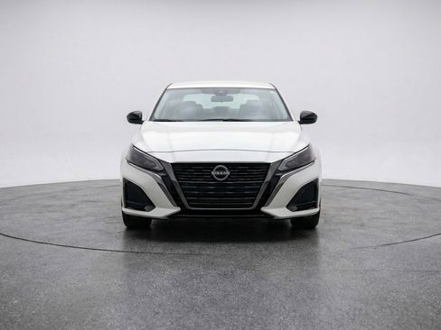 Used 2025 Nissan Altima 2.5 SV image 2