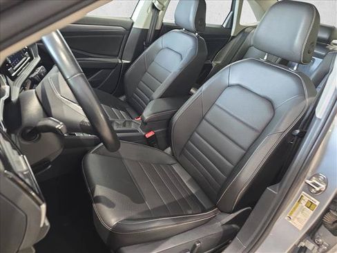 Used 2024 Volkswagen Jetta SE FWD image 15