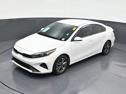 Used 2022 Kia Forte LXS image 17