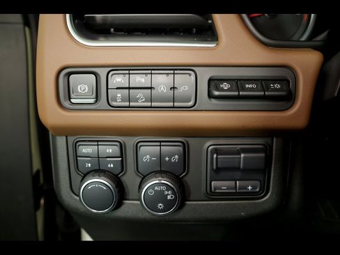 Used 2021 Chevrolet Tahoe High Country w/ Premium Package image 17