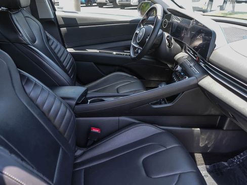 Used 2024 Hyundai Elantra Limited FWD image 17