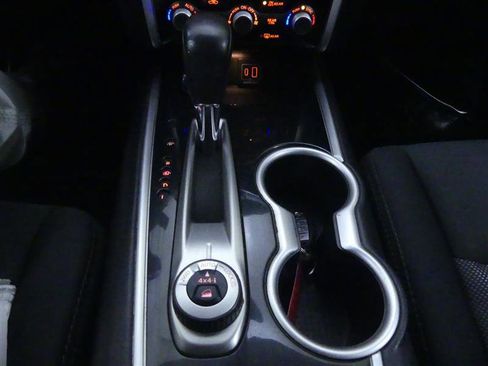 Used 2019 Nissan Pathfinder SV image 17