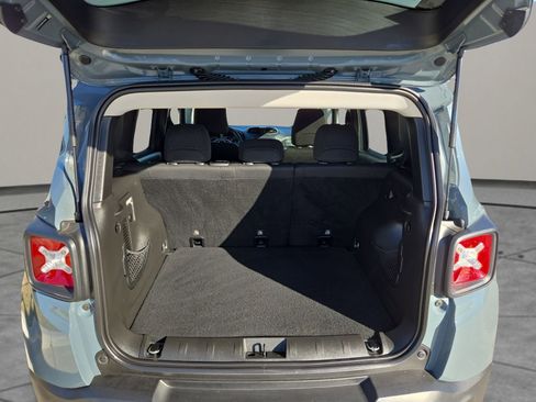 Used 2018 Jeep Renegade Latitude image 29