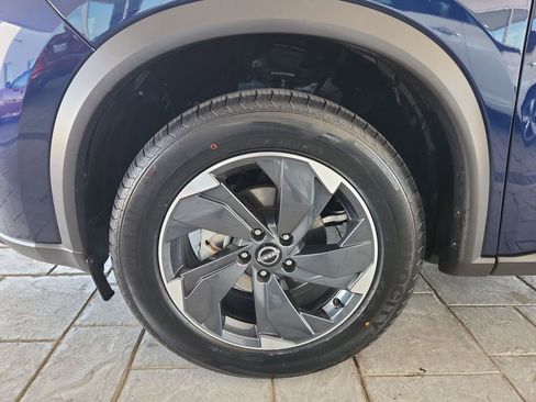 Used 2025 Nissan Rogue SV image 29