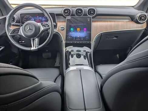 Used 2025 Mercedes-Benz GLC 300 4MATIC image 24
