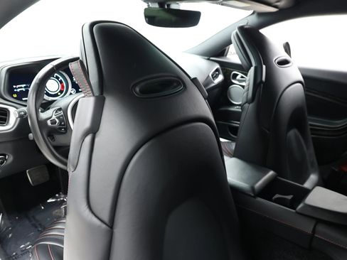 Used 2018 Aston Martin DB11 Coupe image 46