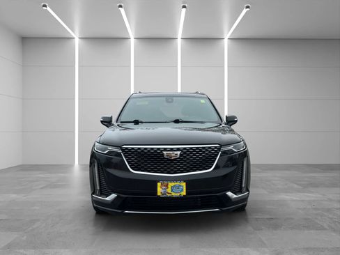 Used 2021 Cadillac XT6 Premium Luxury AWD/4WD image 2