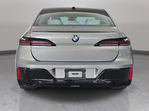 Used 2026 BMW 740i w/ Executive Package RWD image 8