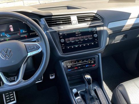 Certified 2023 Volkswagen Tiguan SE R-Line FWD image 5
