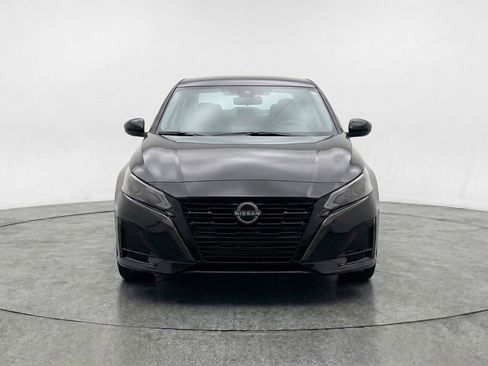 Used 2025 Nissan Altima 2.5 SV image 2