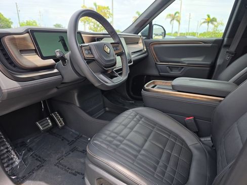 Used 2025 Rivian R1T Premium AWD/4WD image 28