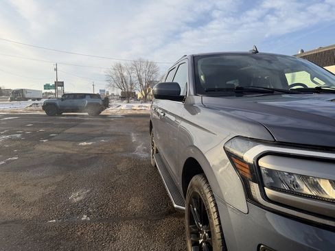 Used 2022 Ford Expedition XLT image 14
