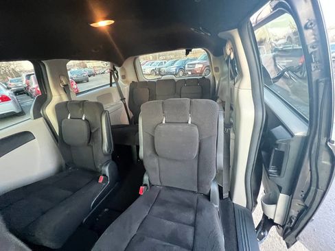 Used 2014 Dodge Grand Caravan SE FWD image 17