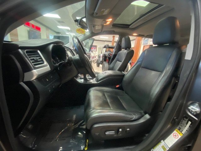 Used 2014 Toyota Highlander Limited AWD/4WD image 18