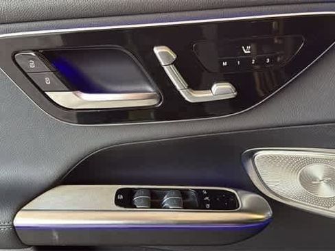 Used 2025 Mercedes-Benz GLC 300 4MATIC image 38