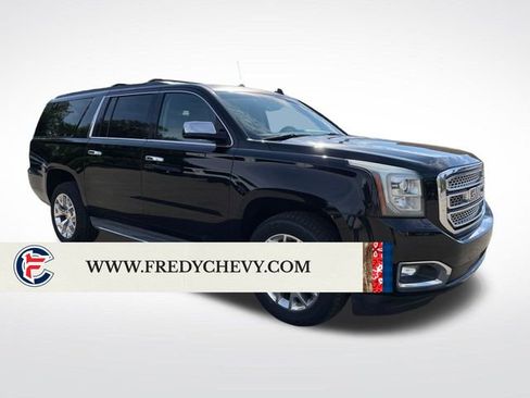 Used 2015 GMC Yukon XL SLT w/ Open Road Package AWD/4WD image 9