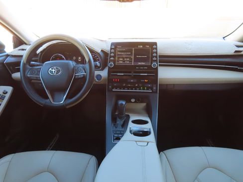 Used 2021 Toyota Avalon XLE image 2